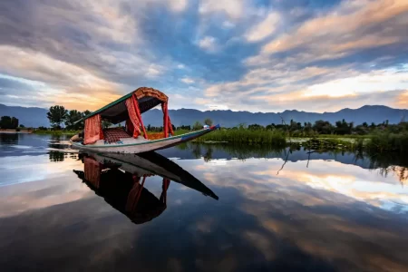 Kashmir Holiday Package with Houseboat Stay